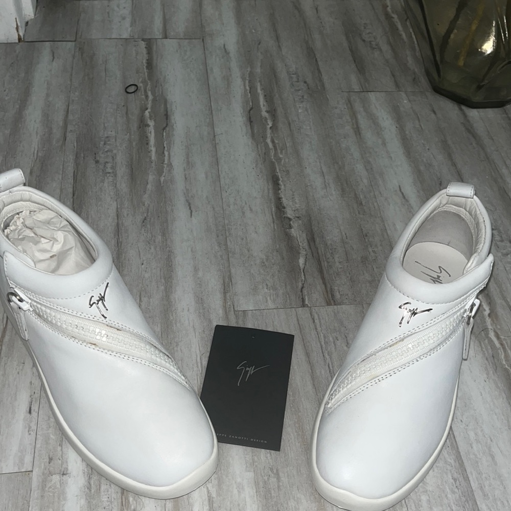 Size 5 brand new Giuseppe